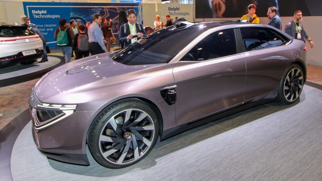 2016 запуску Byton showcased swoopy-але-не-weird crossover, midsize M-Byte, та sedan, K-Byte. Кросовер на першому місці, в 2020 році, і він починається в $ 45000, говорить прес-секретар, з 70 або 90 кВт-год батареї, і рівень 3 напів-автоматизації. Седан слідує. Виробництво здійснюється в Нанкіні, Китай. Byton досі вирішує на прямих продажах (вибір людей) або традиційній мережі дилера.