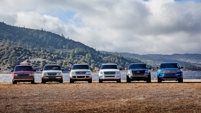 Запущенные в 1990 году первые пять выпусков Ford Explorer были проданы в объеме 7,5 млн. Штук, включая шесть с лишним лет 400 000 продаж в период с 1996 по 2002 год, достигнув 52 000 в 2009 году, а затем снова превысили 200 000 с 2014 года.