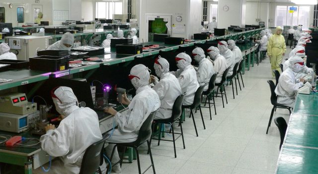 Завод Foxconn у Шеньчжені.