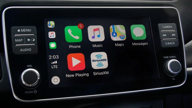 Все три линии отделки имеют Android Auto, Apple CarPlay, Google и Apple Maps, а также Waze. Линия обрезки S использует их для навигации. У SL и SV есть бортовая навигация, плюс телематика.