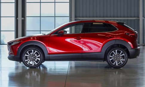 Внедорожник Mazda CX-30 подходит посередине между CX-3 (168 дюймов в длину) и CX-5 (178 дюймов), что само по себе составляло 50 процентов от продаж Mazda в США в 2018 году. Дорожный просвет выше. CX-30 может достичь США в конце 2019 или 2020 года, что вызывает вопрос о том, возродит ли Mazda CX-7 (CX-70?) К слоту между CX-5 и CX-9.