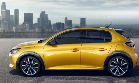 Начните читать о Peugeot, который вернется в США к 2026 году. Хэтчбек Peugeot 208 B (американский субкомпактный сегмент) предлагает достойное заднее сиденье и грузоподъемность около 164 дюймов в длину. Будут бензиновые двигатели и версия EV с батареей на 50 кВтч.