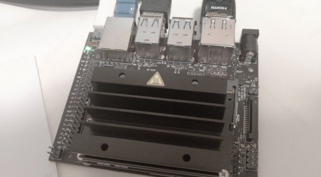 Руки с новым Nvidia Jetson Nano