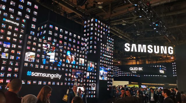 Samsung Gives First-Ever Earnings Warning as Semiconductor Troubles Mount