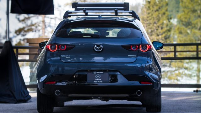 The back end of the Mazda3 hatchback looks pretty good. There&#039;s no visible side belt line where the body transitions to the window glass area. 