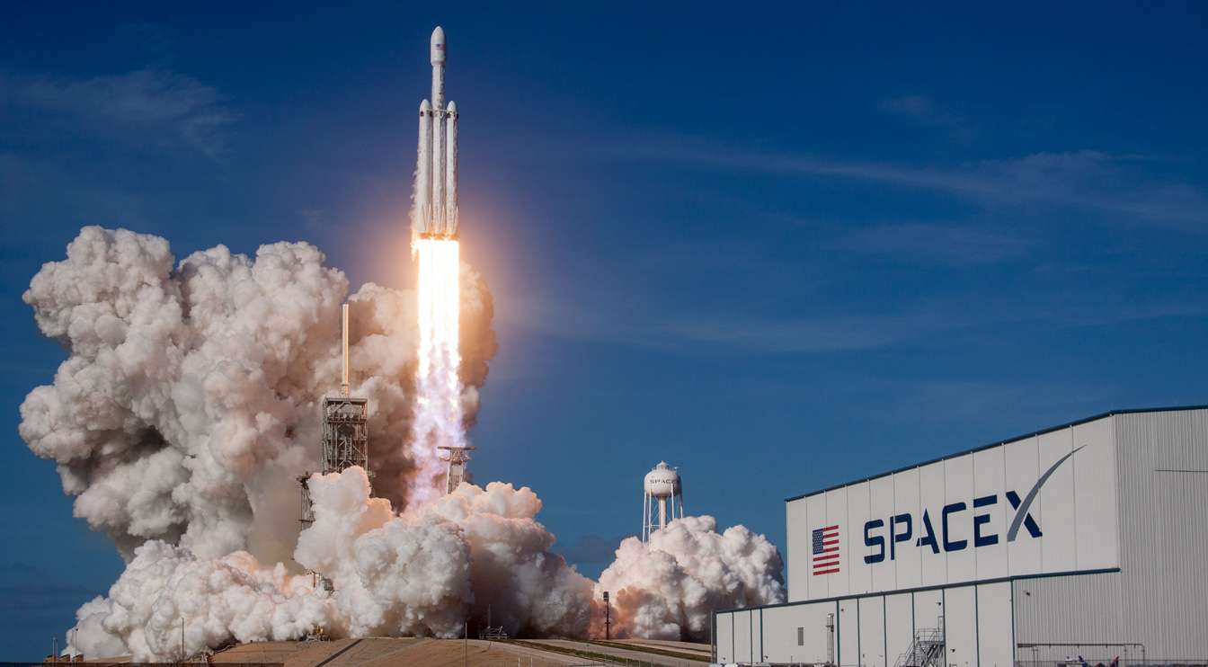 У минулому році демонстраційний випуск Falcon Heavy відправив у космос Еллону Муска з Tesla Roadster.