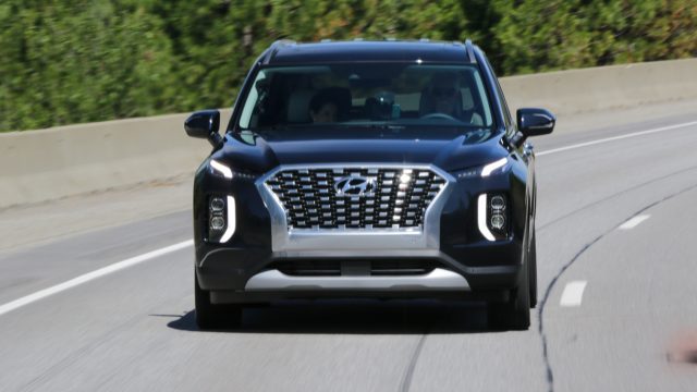 Hyundai Palisade 2020 года крейсерская между штатами с Hyundai Drive Assist.