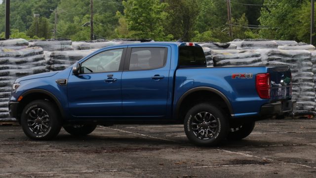 Ford Ranger у своєму елементі: насипний садовий приладний розділ Home Depot.