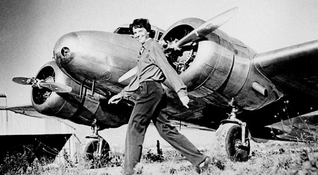 Titanic Discoverer Robert Ballard Leads New Search for Amelia Earhart