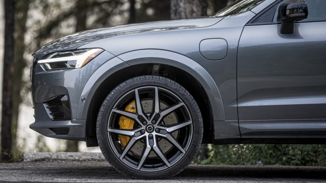 The gold brakes are a mark of the XC60 Polestar Engineered model. 