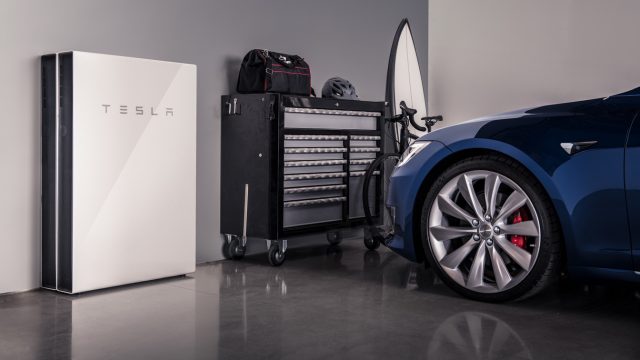 Tesla Powerwall. (Ваш гараж выглядит так?)