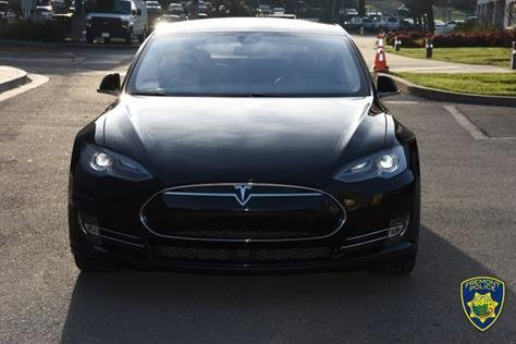 Модель Tesla Model S 85 при її придбанні. (Фото: Fremont PoliceDepartment)