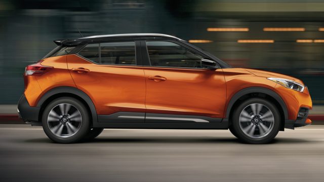 Замість зауваження Versa, Nissan хоче поставити вас у добре розглянутий субкомпактний кросовер Nissan Kicks, з ціною приблизно на 2500 доларів більше, ніж на порівнянну Versa. Kicks є на один розмір вниз від Rogue Sport.