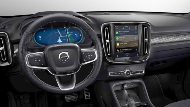 Повністю електричний Volvo XC40 представляє абсолютно нову інформаційно-розважальну систему на базі Android.