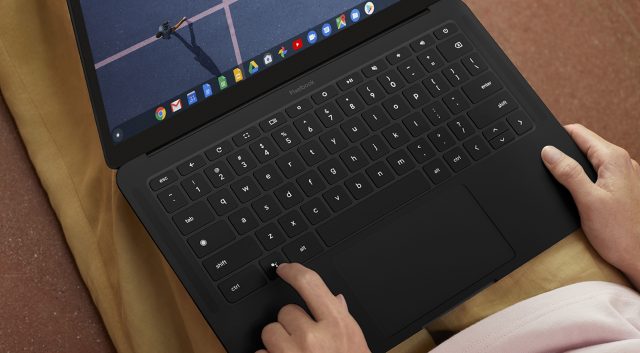 Руки с Google Pixelbook Go