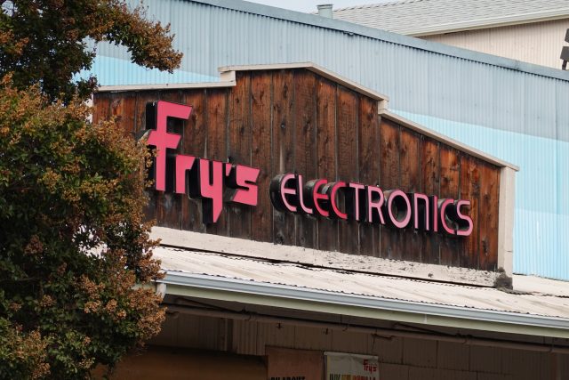 Fry’s Electronics captured with a Sony RX100 VII zoomed in to 200mm