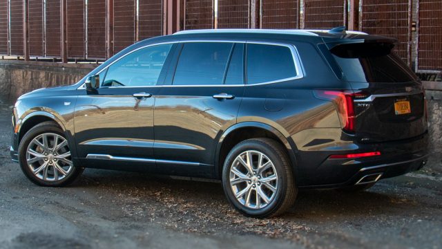 2020 Cadillac XT6, rear side view.