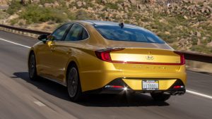 A rear three-quarter view of the 2020 Sonata.