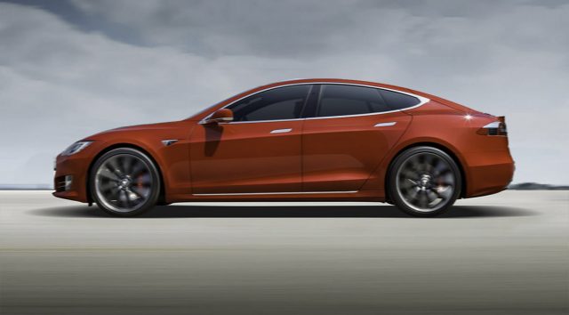 Tesla Hit З Звіти ненавмисного прискорення