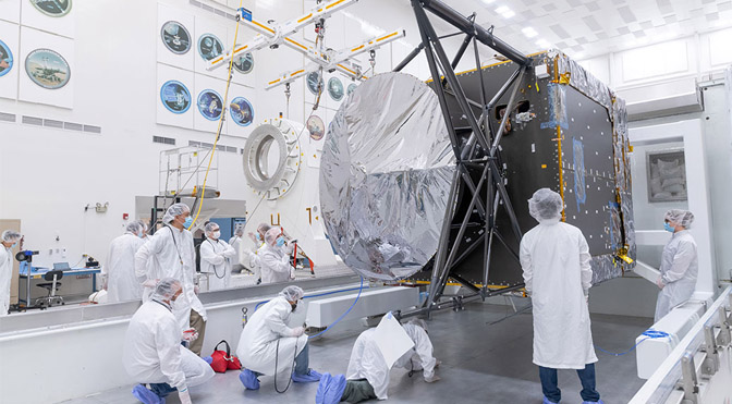 NASA начинает сборку космического корабля для изучения огромного металлического астероида