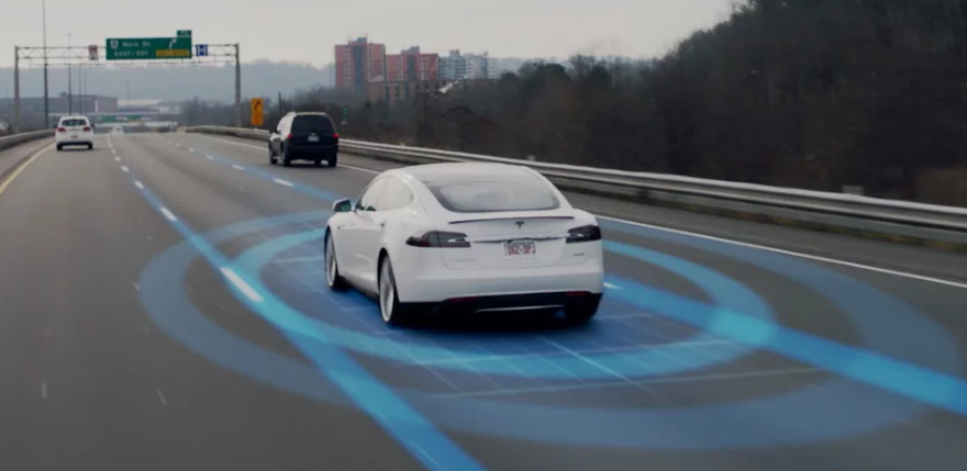 US Launches Investigation of Tesla Autopilot Following Emergency Vehicle Crashes