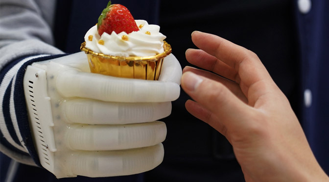 MIT Develops Inflatable Bionic Hand That Senses Touch