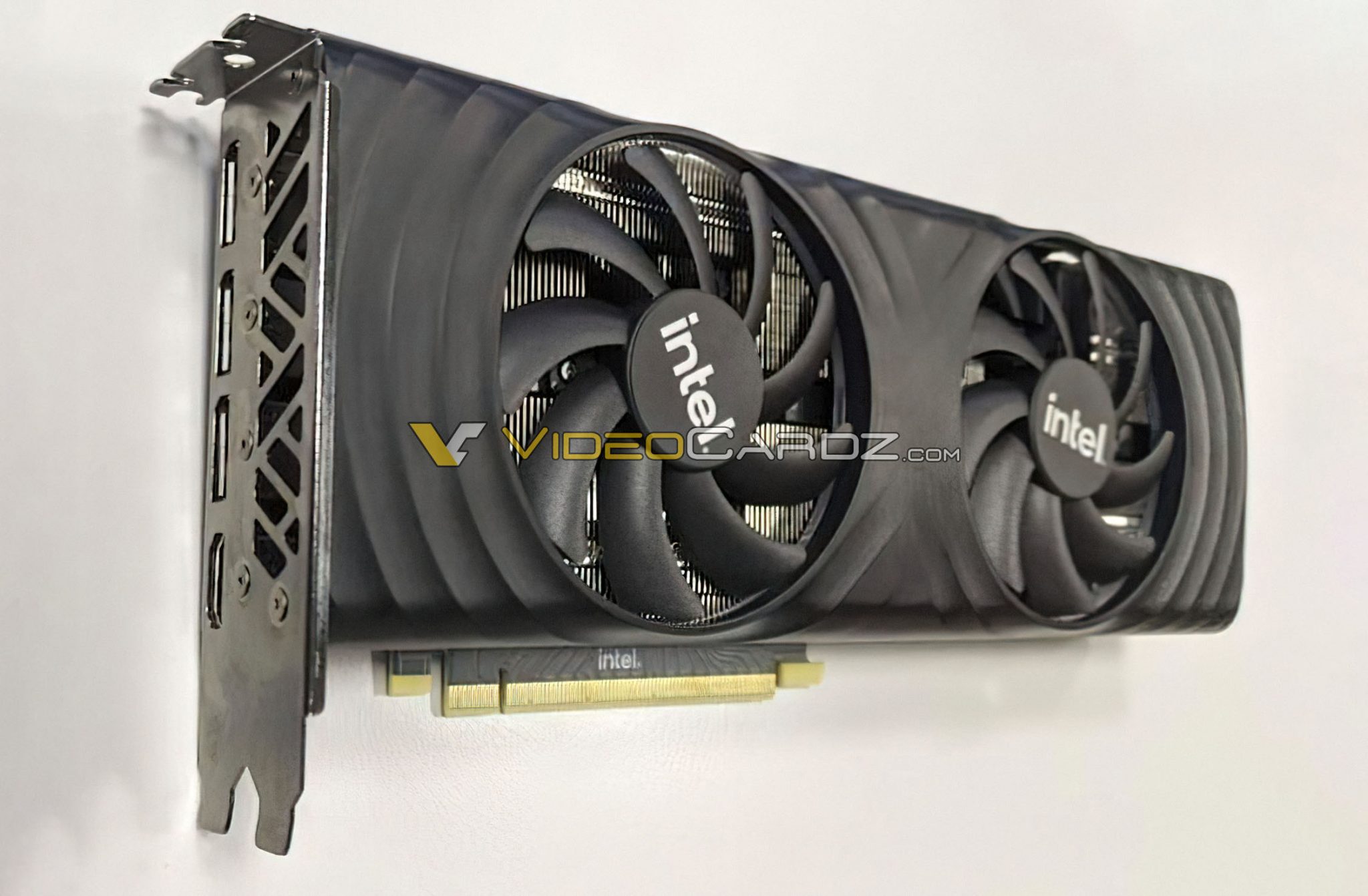 Pics and Video Leak of Intel’s Upcoming Arc Alchemist GPU