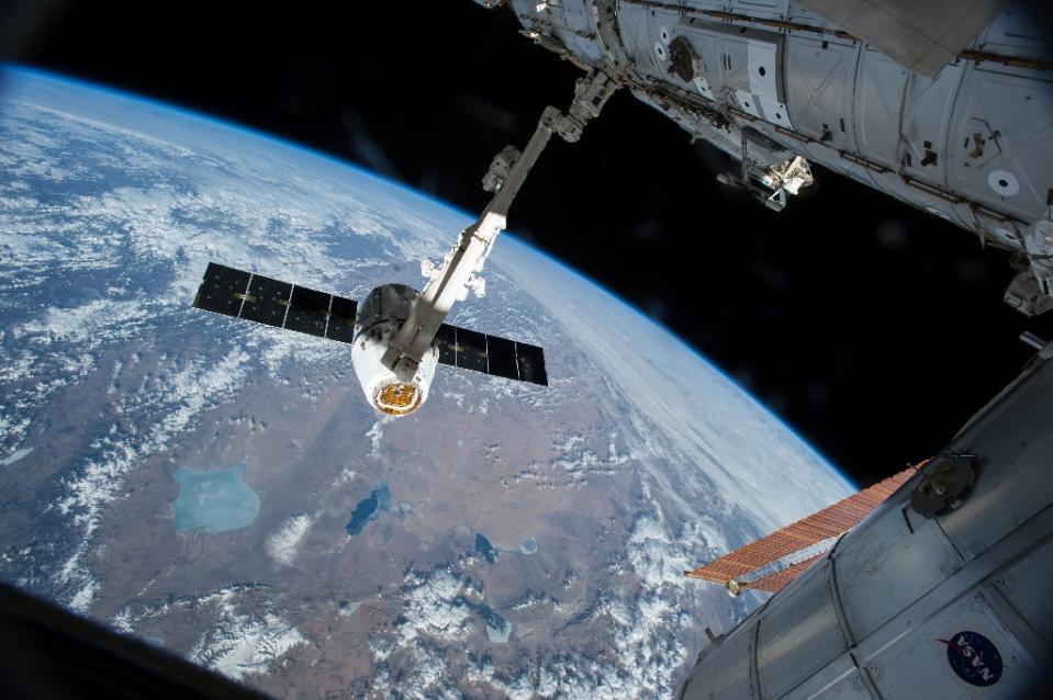 Затримки НАСА запуску вантажу ISS після витоку палива дракона