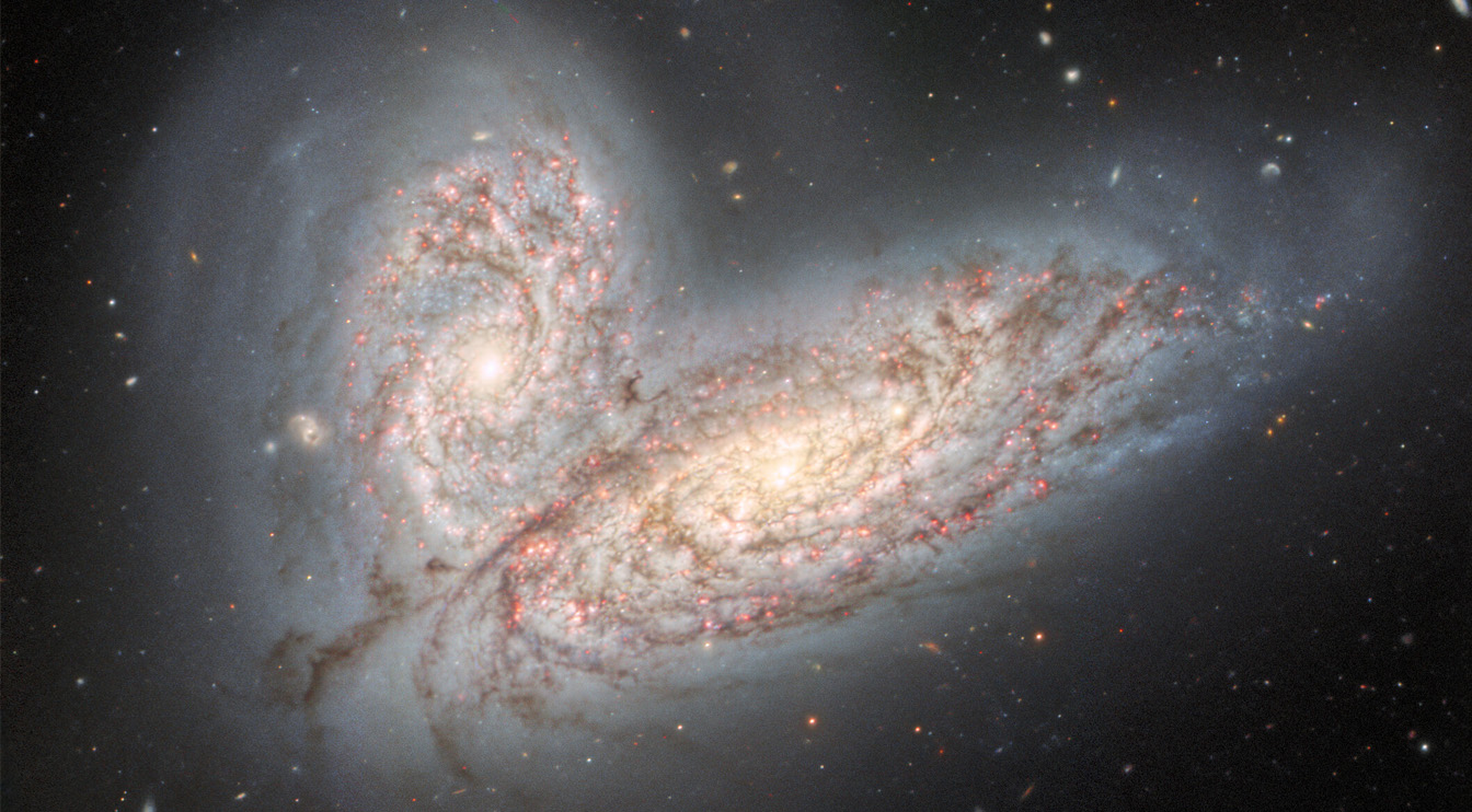 Astronomers Spot Dazzling Galactic Collision