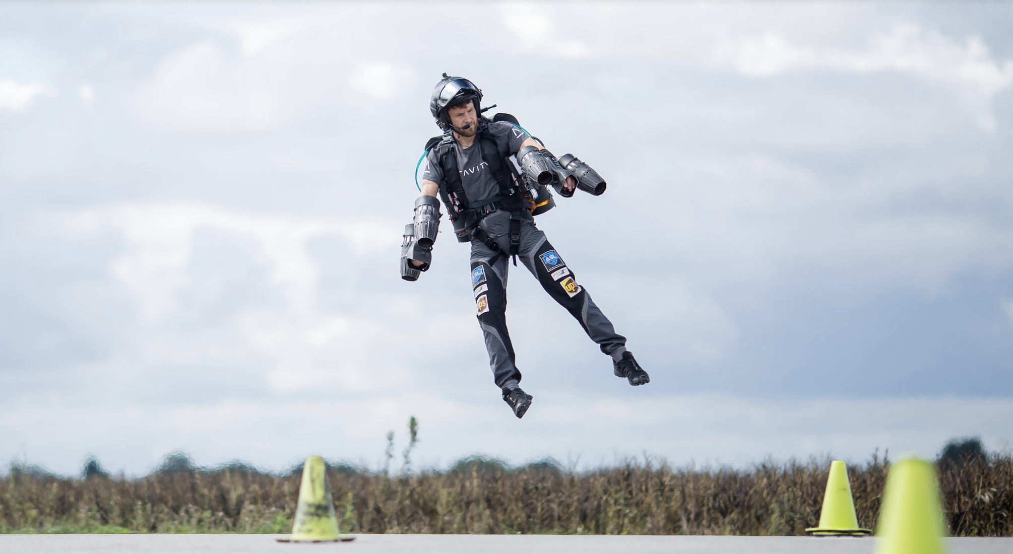 1,000-Horsepower Jetpack Suit Demonstrated