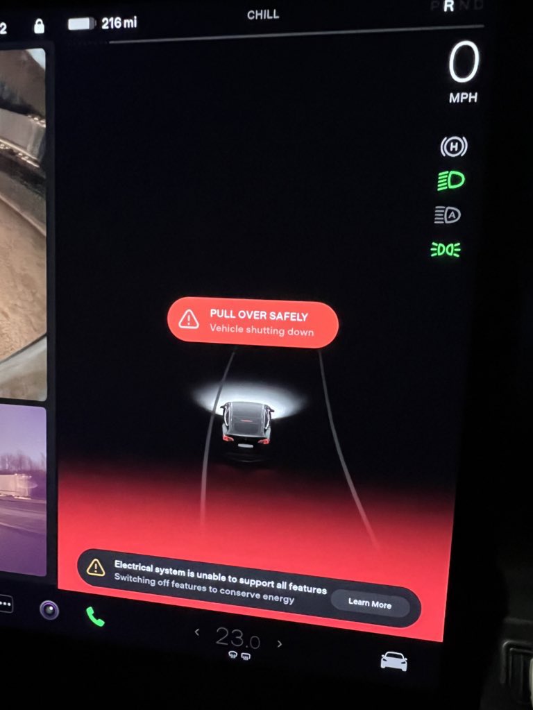 Tesla Driver Claims Model Y Ordered Him to Pull Over, Shut Down Despite Full Charge