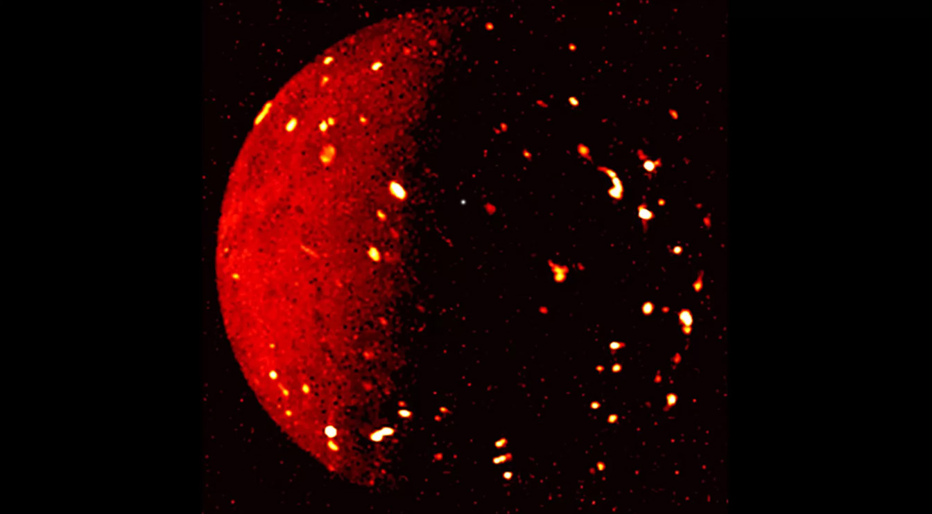 Зонд Юнона NASA захоплює приголомшливий вогненний вид на вулканічний місяць io